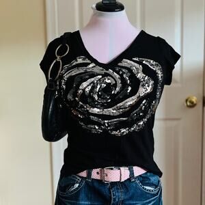 2000s Express | Black + Silver Sequins Rose Fitted Vneck Tee | M